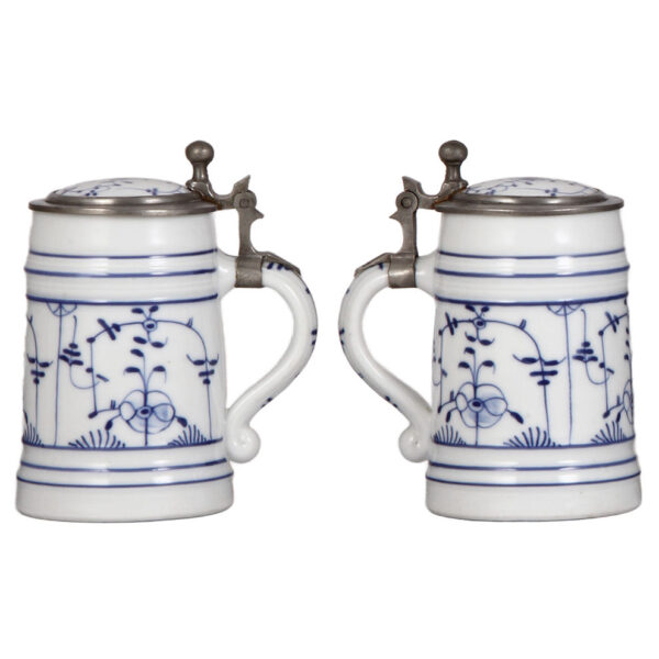 Porcelain steins (three), .5L, hand-painted, cobalt blue - Image 2