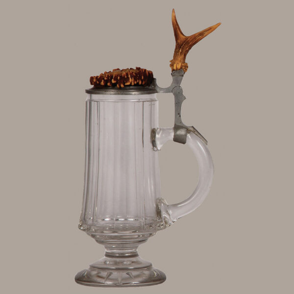 Glass stein, .5L, blown, with carved horn and horn thumblift - Image 2